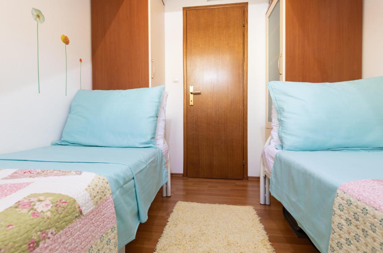 Apartman Monika Omis Bagian luar foto