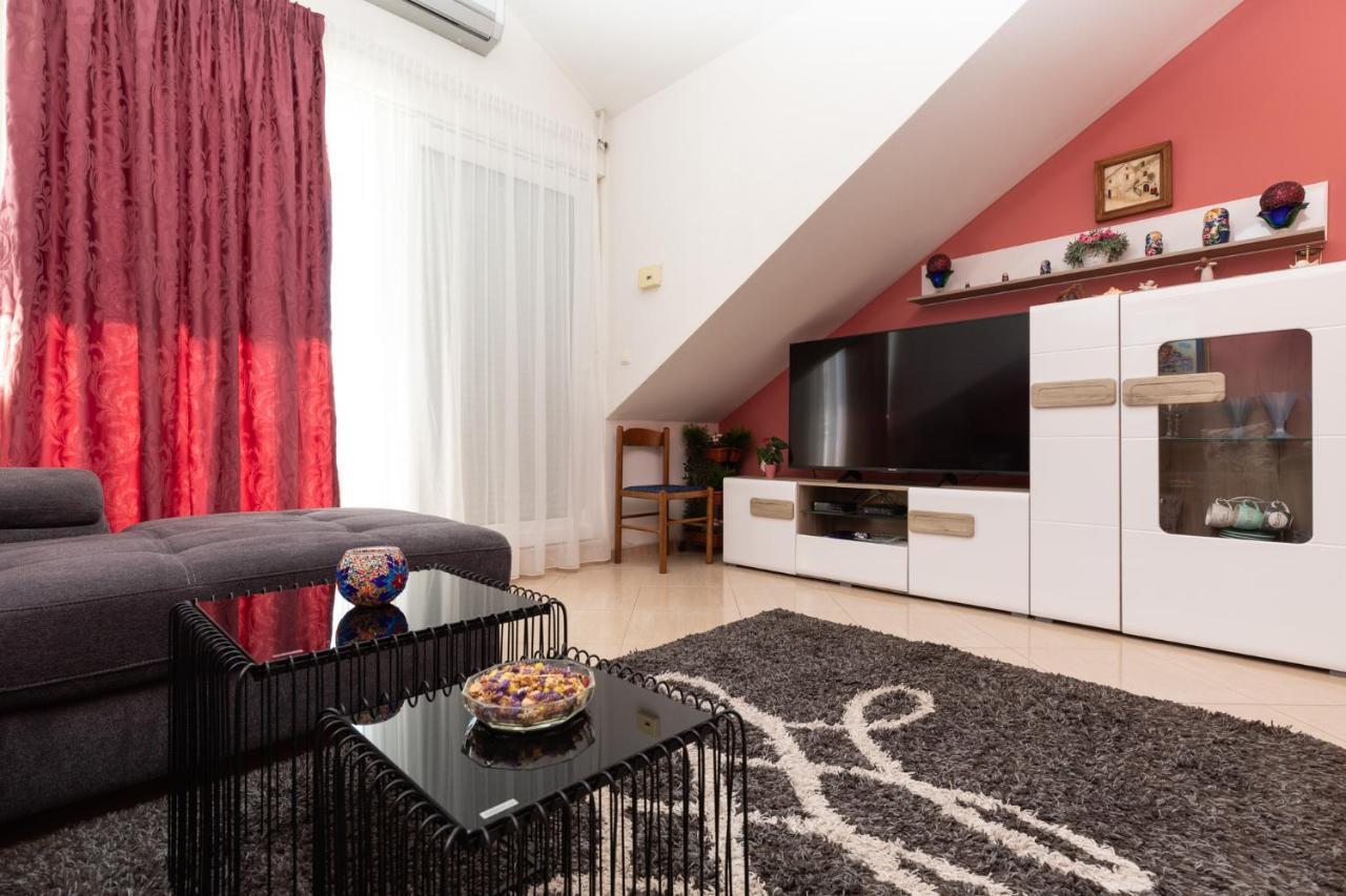 Apartman Monika Omis Bagian luar foto